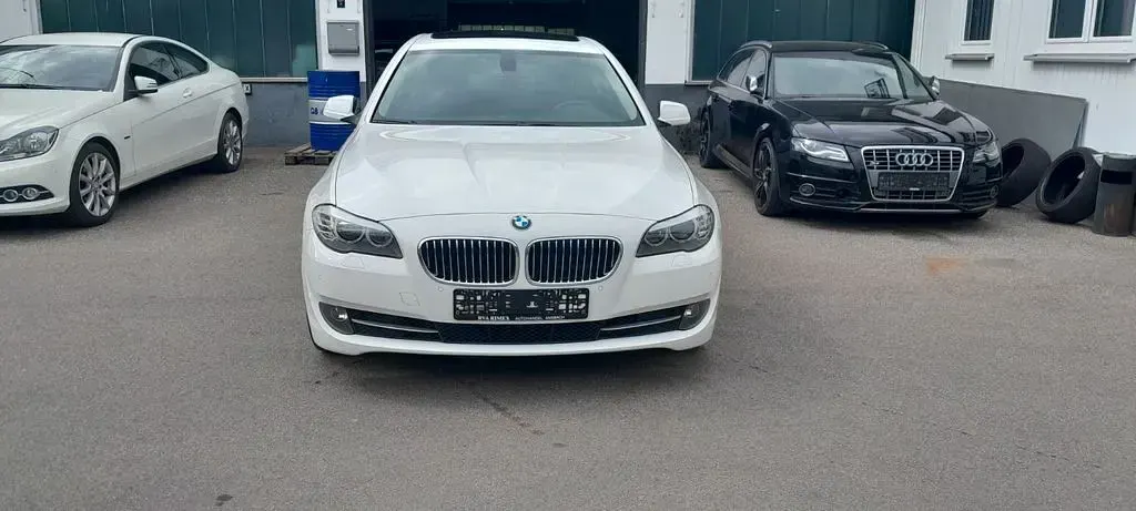 Gebraucht BMW 523 204 PS (150 kW) 2010 Weiß Limousine