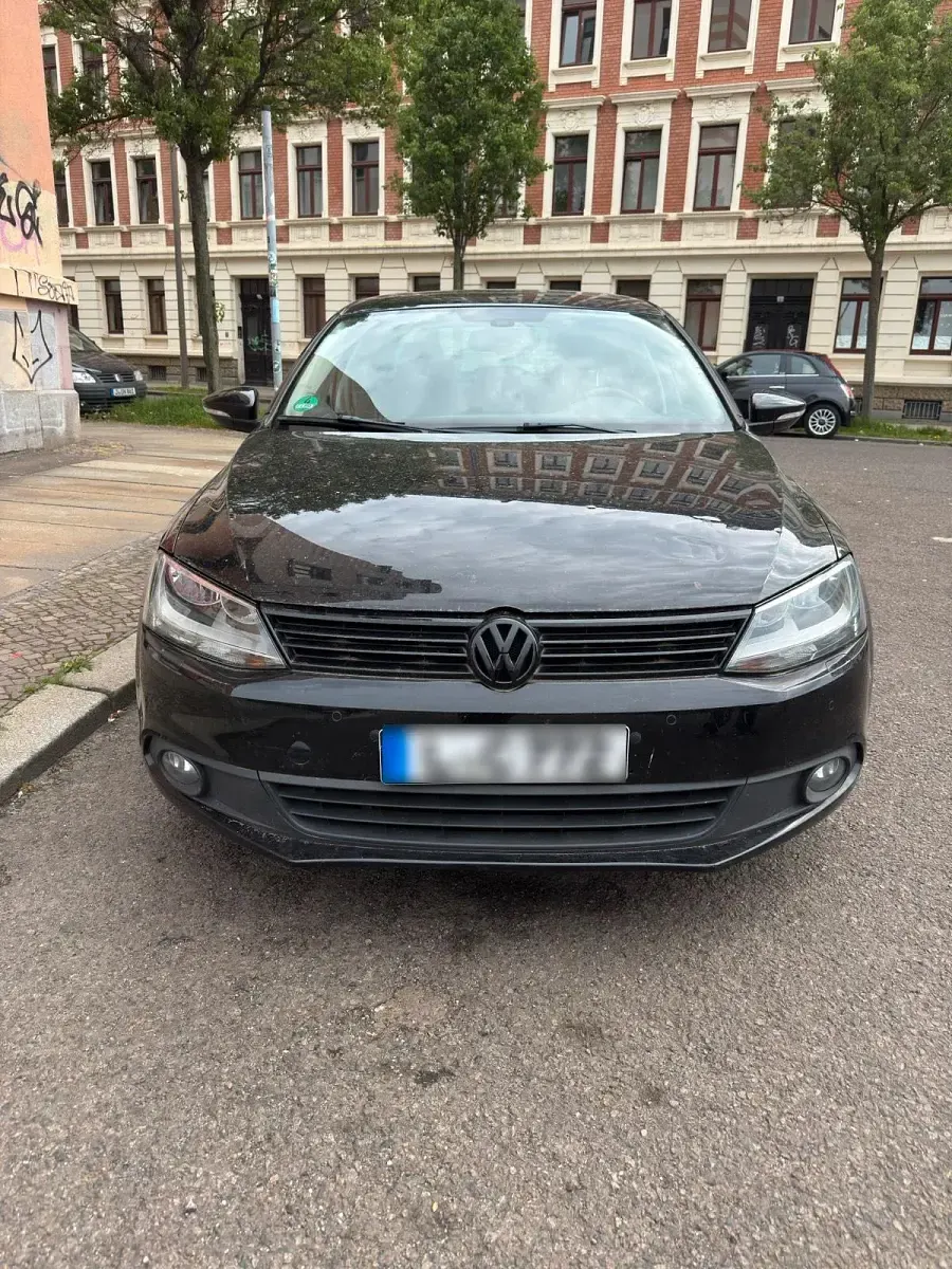 Gebraucht VW Jetta 105 PS (77 kW) 2012 Schwarz Limousine