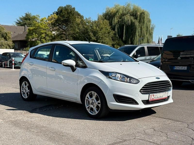 Weiß Gebraucht 2014 Ford Fiesta SYNC Edition Kleinwagen | 4.700 € (Fairer Preis) - Bild 1/2
