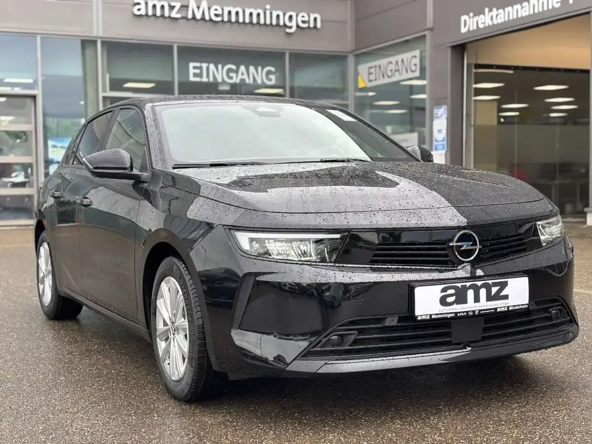 Używany Opel Astra Edition 131 KM (96 kW) 2025 Czarny Sedan/Limuzyna