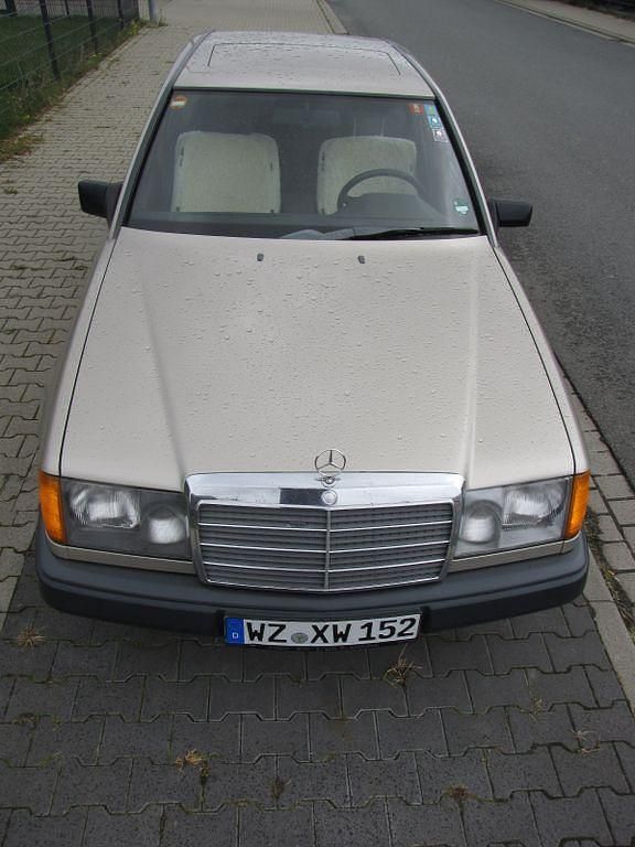 Gebraucht Mercedes E230 132 PS (97 kW) 1988 Braun Limousine
