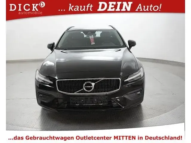 Gebraucht Volvo V60 Pro 197 PS (144 kW) 2022 Onyx black Kombi