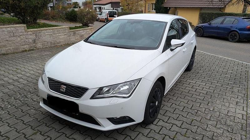 Weiß Gebraucht 2013 Seat Leon Style Limousine | 8.100 € (Fairer Preis) - Bild 1/4