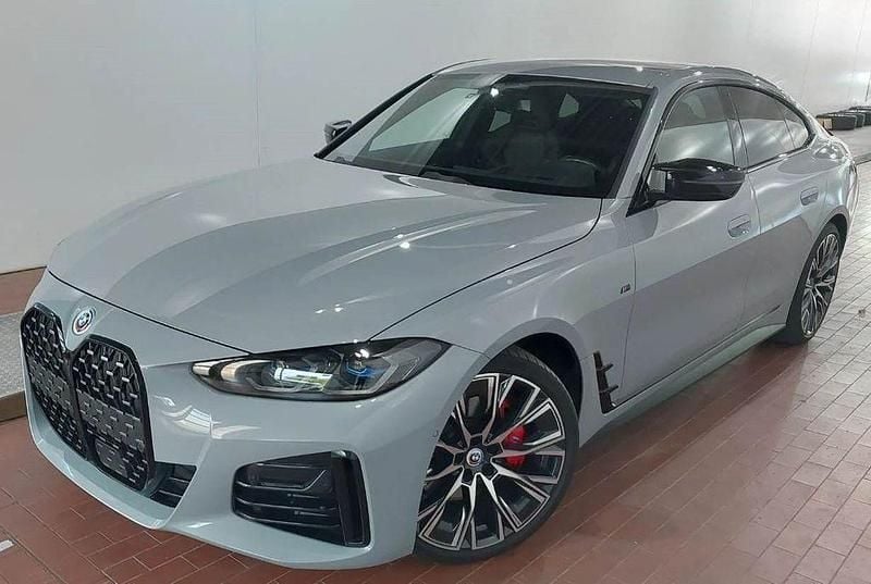 Grau Gebraucht 2023 BMW M440 M Sport Limousine | 52.877 € (Guter Preis) - Bild 1/3