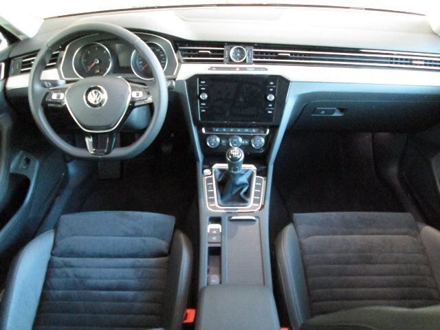 Gebraucht VW Passat Highline 150 PS (110 kW) 2018 Schwarz metallic Kombi