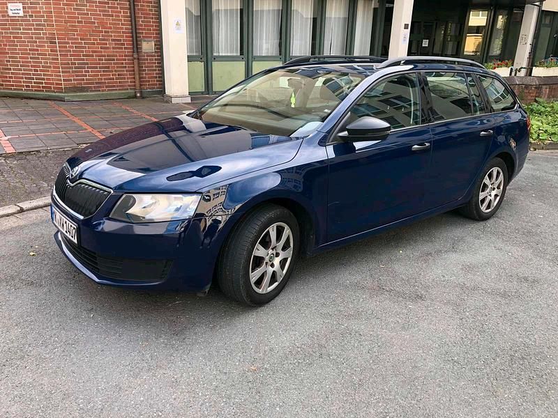Blau Gebraucht 2014 Skoda Octavia Kombi | 4.999 € (Guter Preis) - Bild 1/4