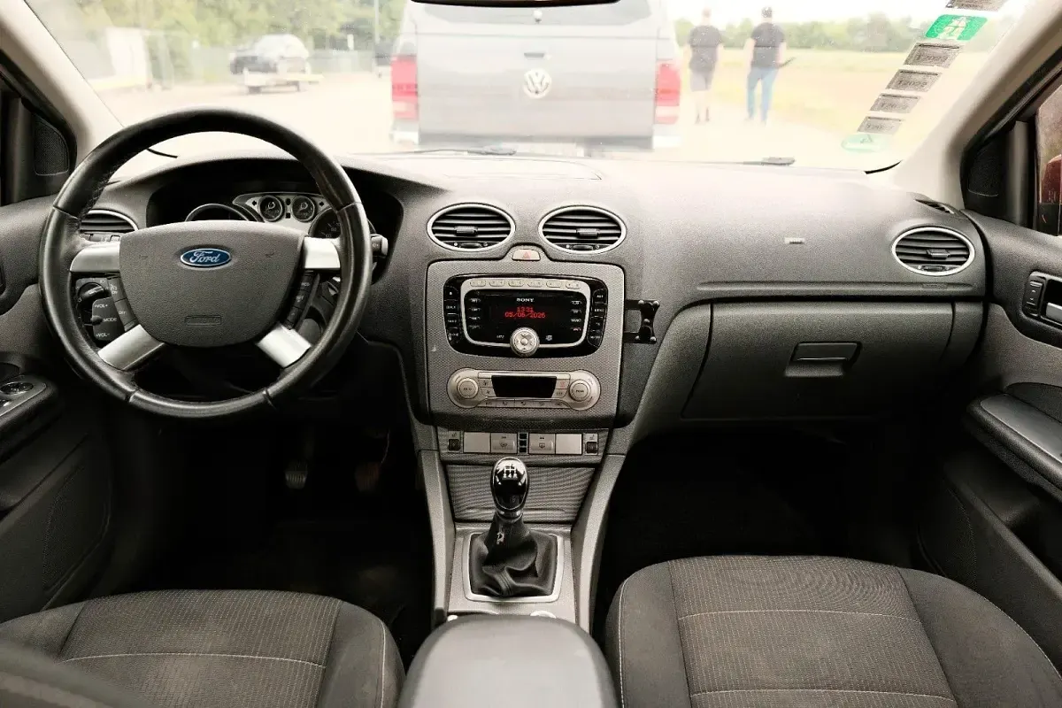 Gebraucht Ford Focus Titanium 109 PS (80 kW) 2010 Rot Kombi