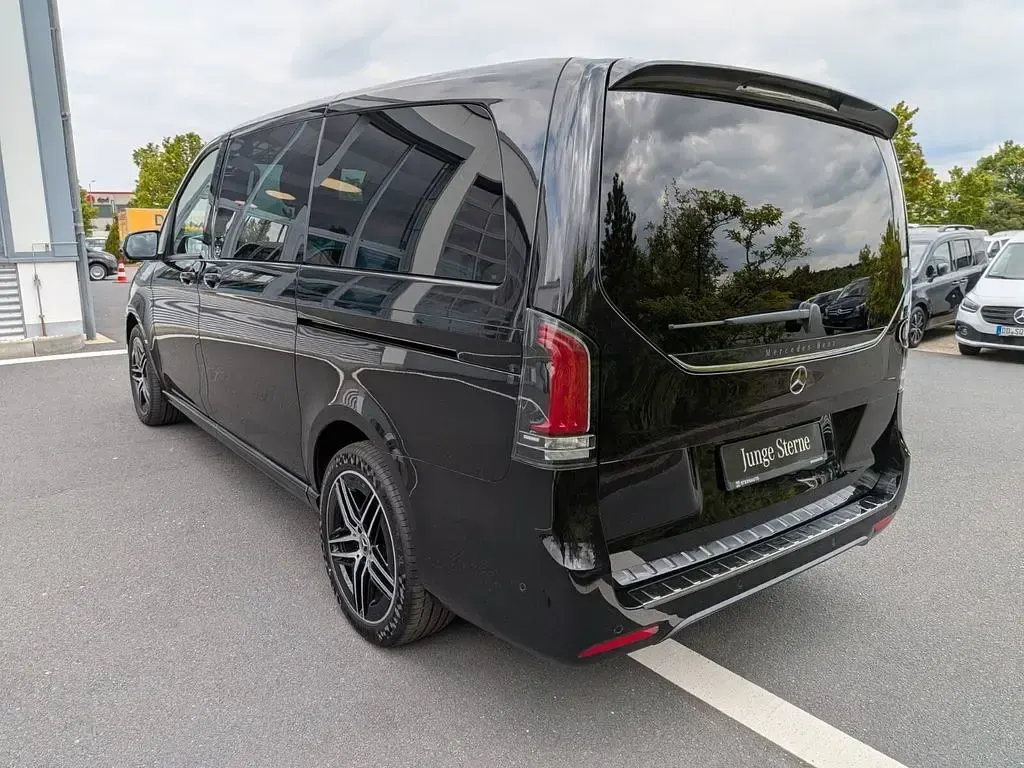 Gebraucht Mercedes V300 Style 237 PS (174 kW) 2025 Obsidianschwarz metallic Van / Kleinbus