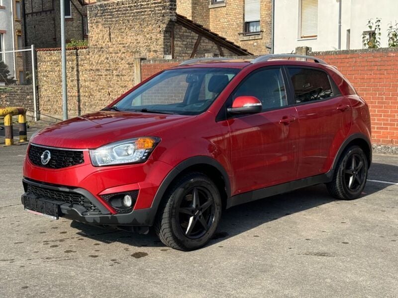 Gebraucht SsangYong Korando 175 PS (128 kW) 2014 Rot SUV