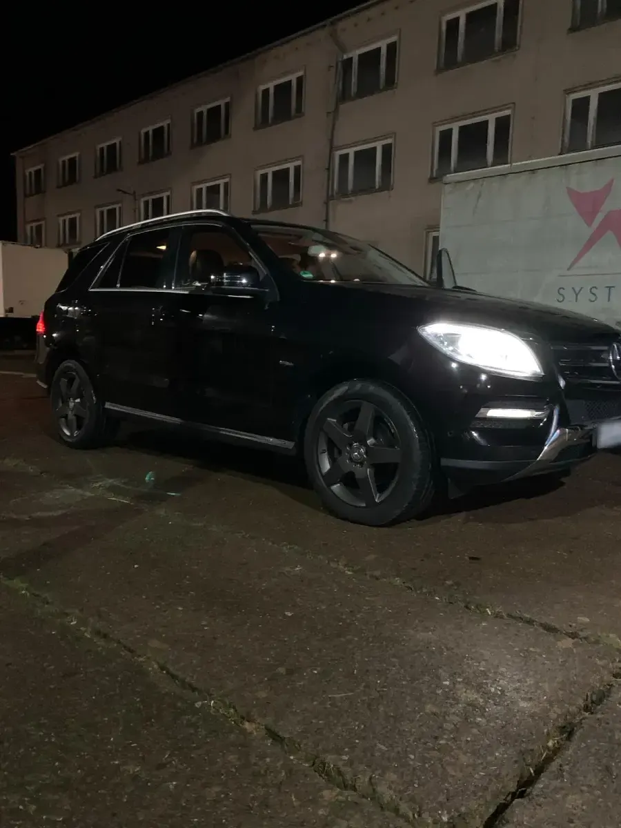 Gebraucht Mercedes ML350 258 PS (189 kW) 2012 Schwarz SUV