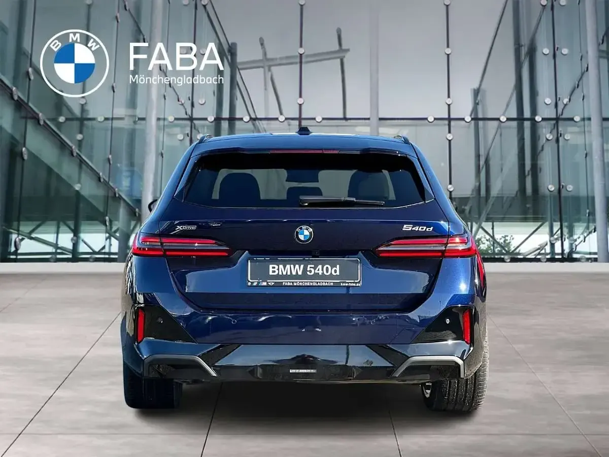 Neu BMW 540 M Sport 303 PS (222 kW) 2026 Blau Kombi