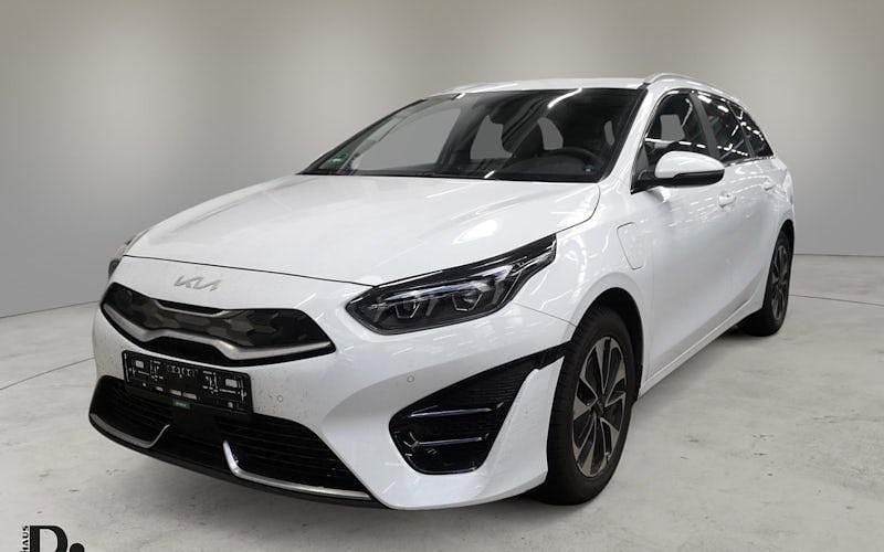 Weiß Gebraucht 2024 Kia Ceed Sportswagon Spirit Kombi | 23.995 € (Guter Preis) - Bild 1/4