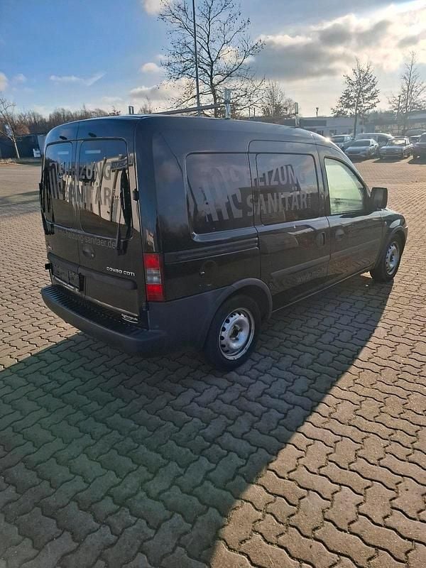 Gebraucht Opel Combo 90 PS (66 kW) 2011 Schwarz Limousine