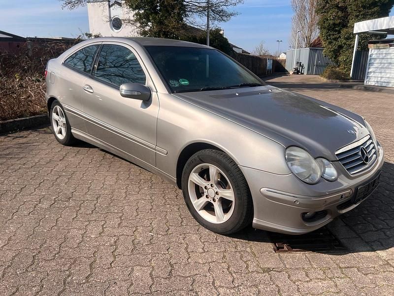 Gebraucht Mercedes C180 143 PS (105 kW) 2006 Grau Coupé