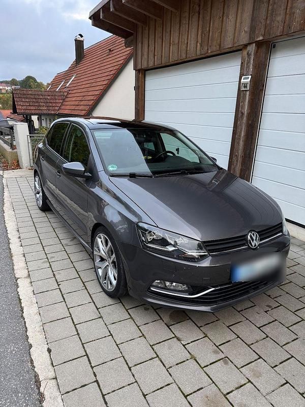 Grau Gebraucht 2015 VW Polo Kleinwagen | 10.000 € (Teuer) - Bild 1/4