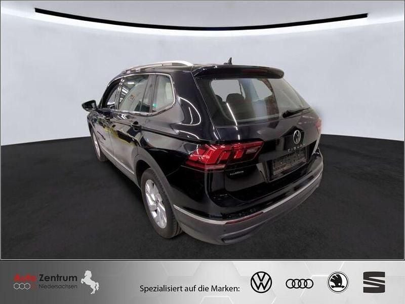 Gebraucht VW Tiguan Allspace Life 150 PS (110 kW) 2023 Deep black pearlescent SUV