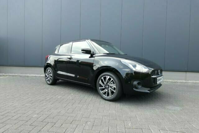 Gebraucht Suzuki Swift Comfort+ 83 PS (61 kW) 2021 Schwarz metallic Kleinwagen