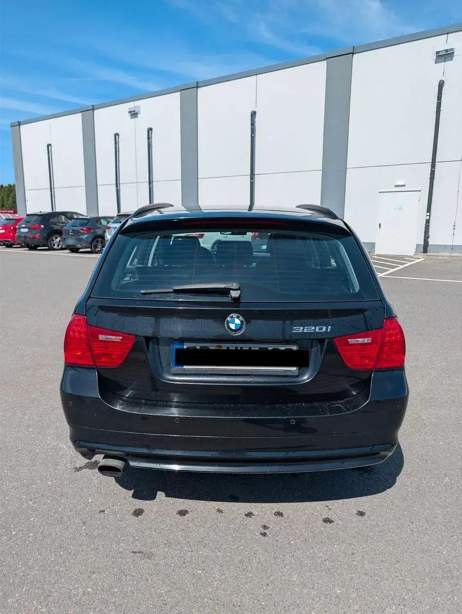Gebraucht BMW 320 Performance 170 PS (125 kW) 2010 Schwarz Kombi