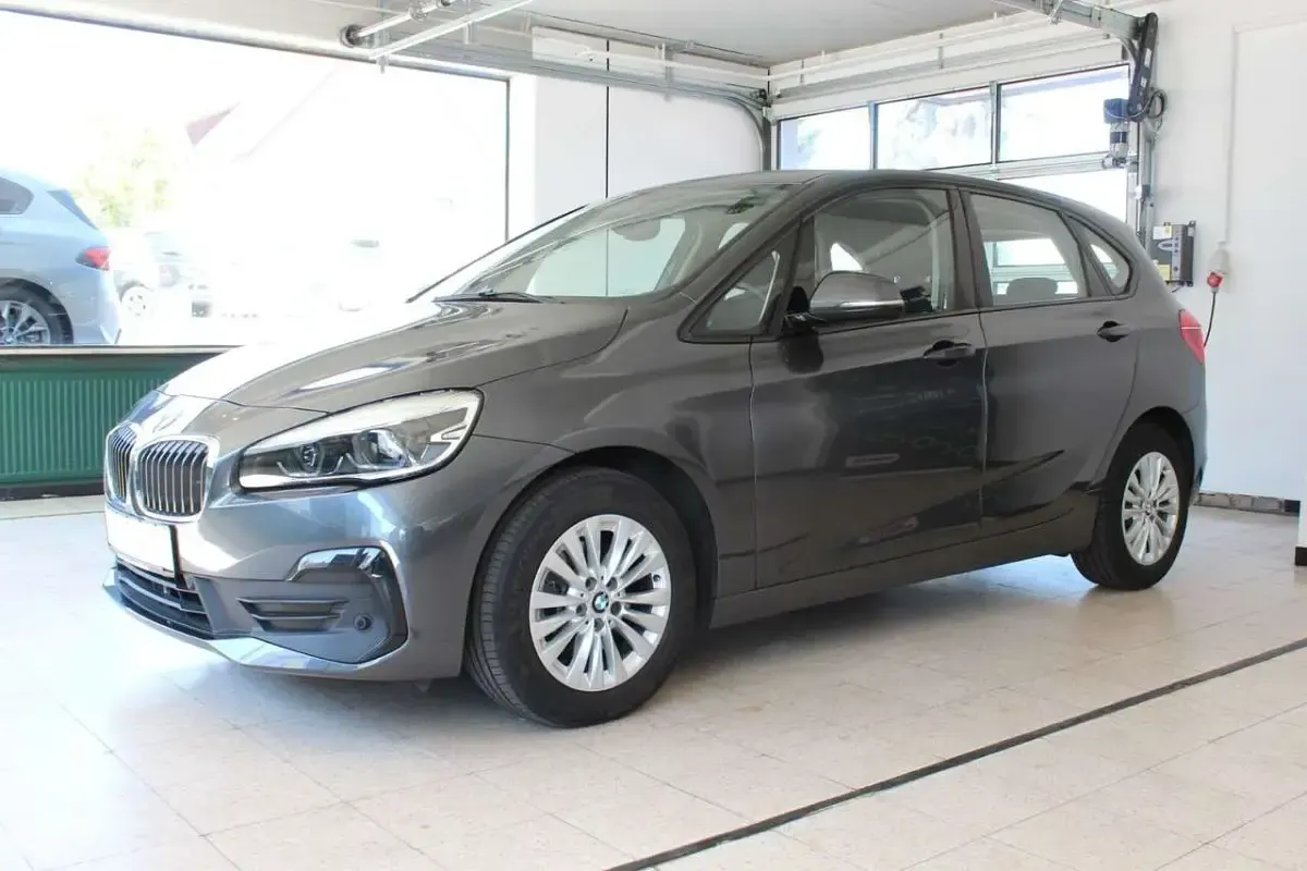 Gebraucht BMW 218 Shadowline 136 PS (100 kW) 2020 Grau Van / Kleinbus