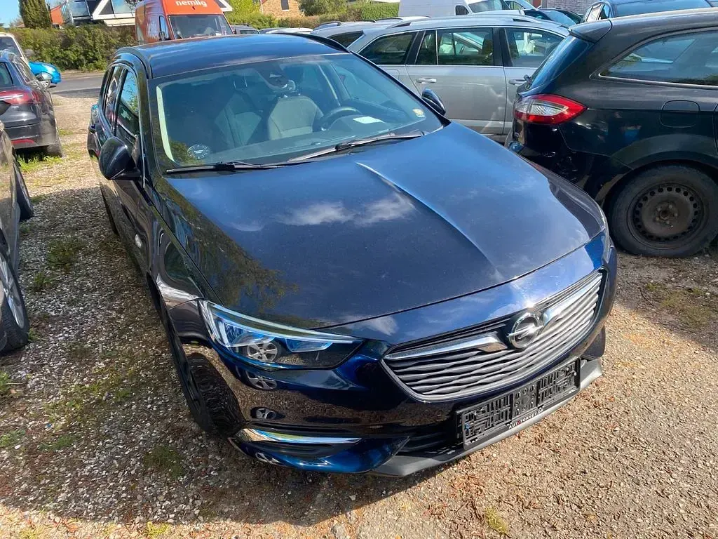 Gebraucht Opel Insignia Dynamic 140 PS (102 kW) 2018 Schwarz Kombi