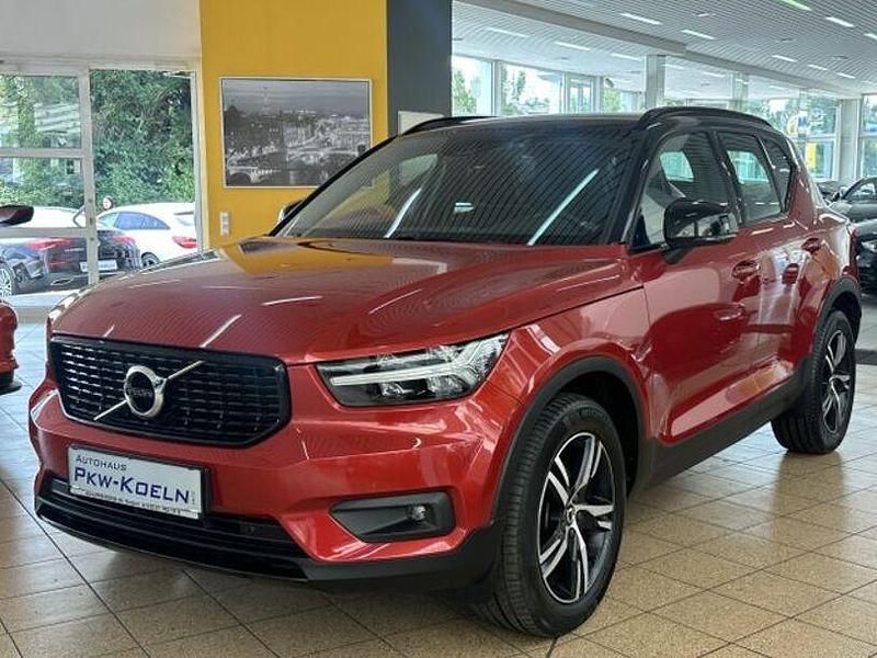Rot Gebraucht 2018 Volvo XC40 R-Design SUV | 25.999 € (Etwas zu teuer) - Bild 1/4