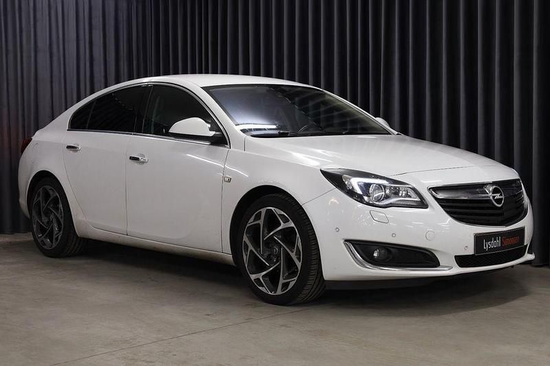 Weiß Gebraucht 2015 Opel Insignia Limousine | 4.000 € (Guter Preis) - Bild 1/4