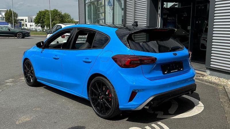Neu Ford Focus ST 280 PS (205 kW) 2025 Blau Limousine