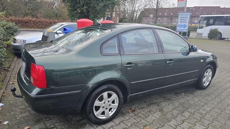 Gebraucht VW Passat Basis 110 PS (80 kW) 1998 Grün Limousine