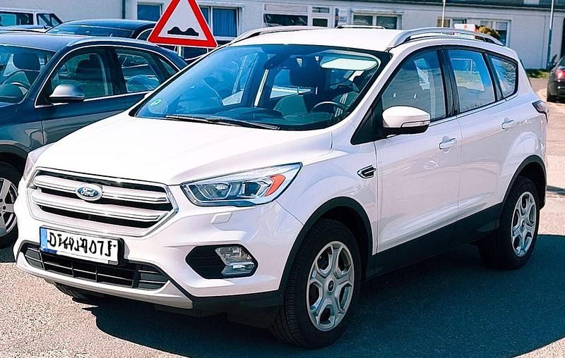 Gebraucht Ford Kuga Cool & Connect 150 PS (110 kW) 2017 Weiß SUV