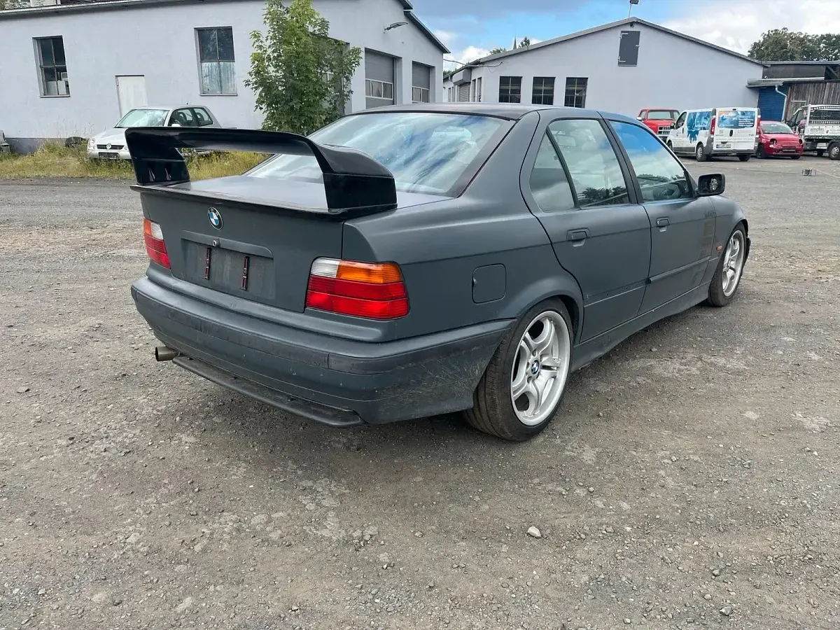 Gebraucht BMW 318 140 PS (102 kW) 1996 Grau Limousine