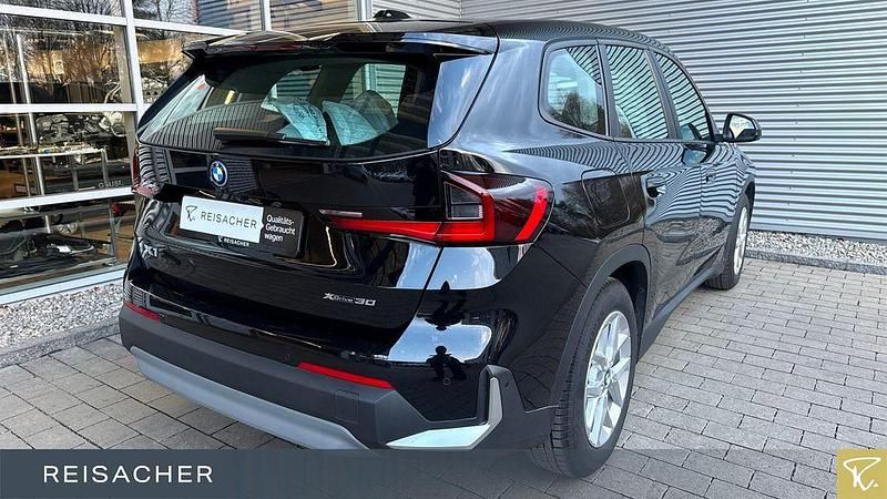 Gebraucht BMW iX1 Performance 200 kW (272 PS) 2024 Schwarz uni SUV