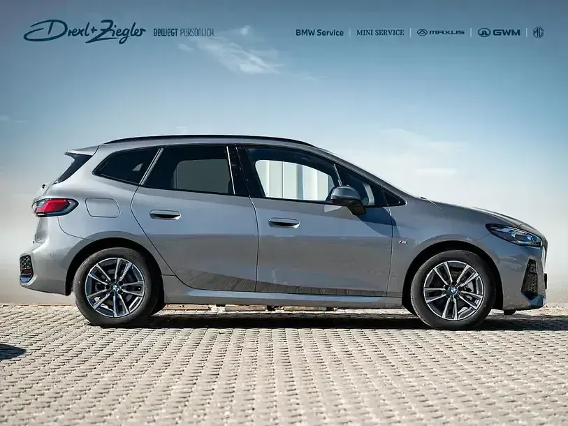 Gebraucht BMW 220 Active Tourer M Sport 170 PS (125 kW) 2025 Skyscraper grey metallic Van / Kleinbus