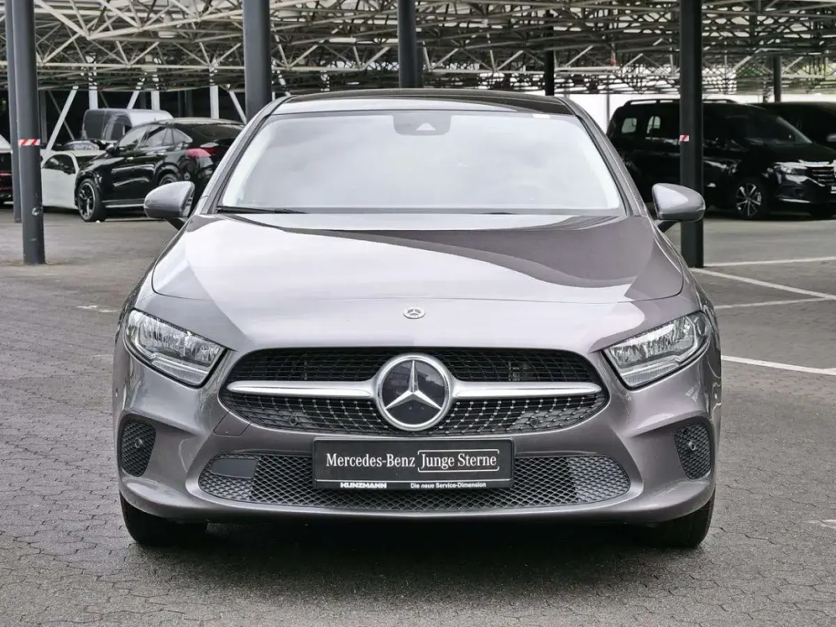 Second-hand Mercedes A250 Style 218 CP (160 kW) 2022 Gri Berlinǎ