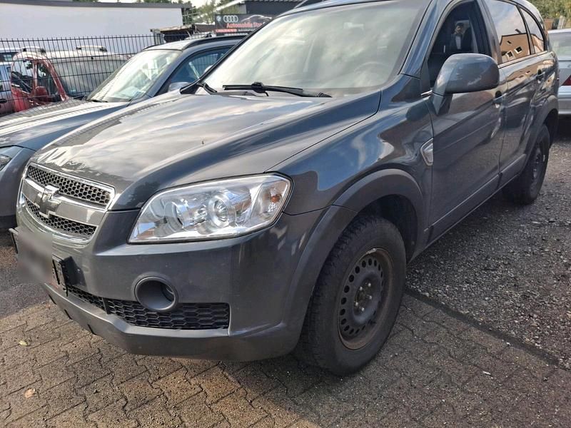 Grau Gebraucht 2010 Chevrolet Captiva SUV | 2.200 € (Guter Preis) - Bild 1/4