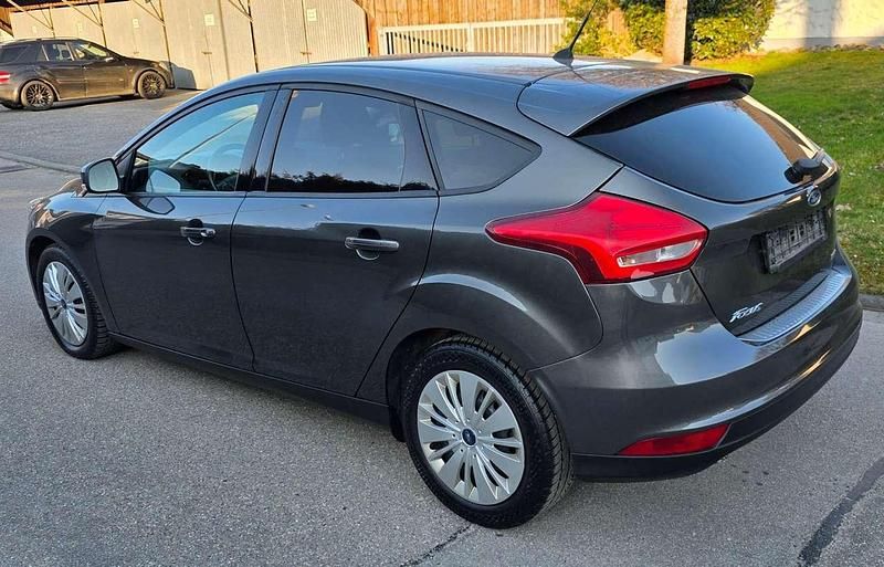 Gebraucht Ford Focus Trend 101 PS (74 kW) 2017 Magneticgrau (metallic) Kleinwagen