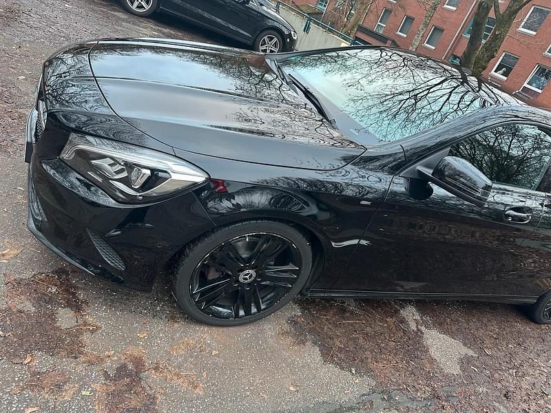 Gebraucht Mercedes CLA200 Shooting Brake 156 PS (114 kW) 2017 Schwarz Kombi