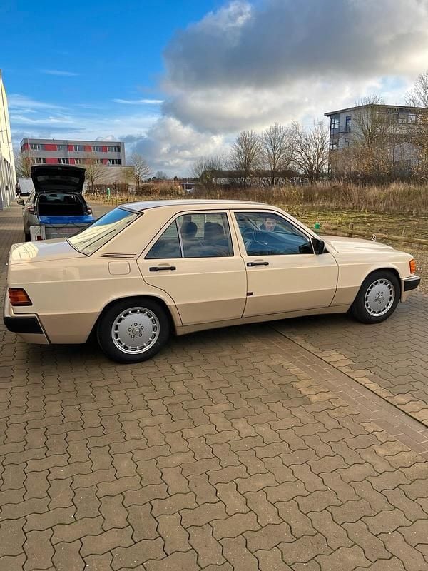 Andere farben Gebraucht 1990 Mercedes 190 Limousine | 13.300 € - Bild 1/4