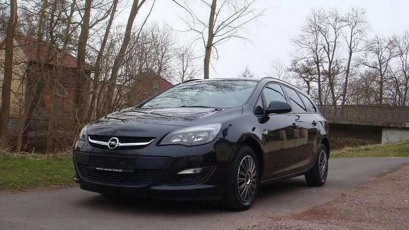 Gebraucht Opel Astra 140 PS (102 kW) 2014 Schwarz Kombi