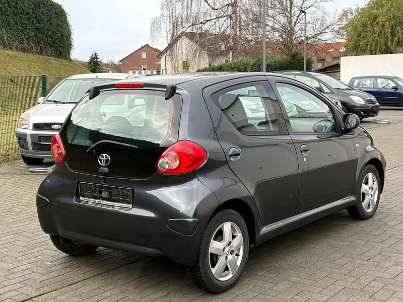 Gebraucht Toyota Aygo 68 PS (50 kW) 2006 Grau Kleinwagen