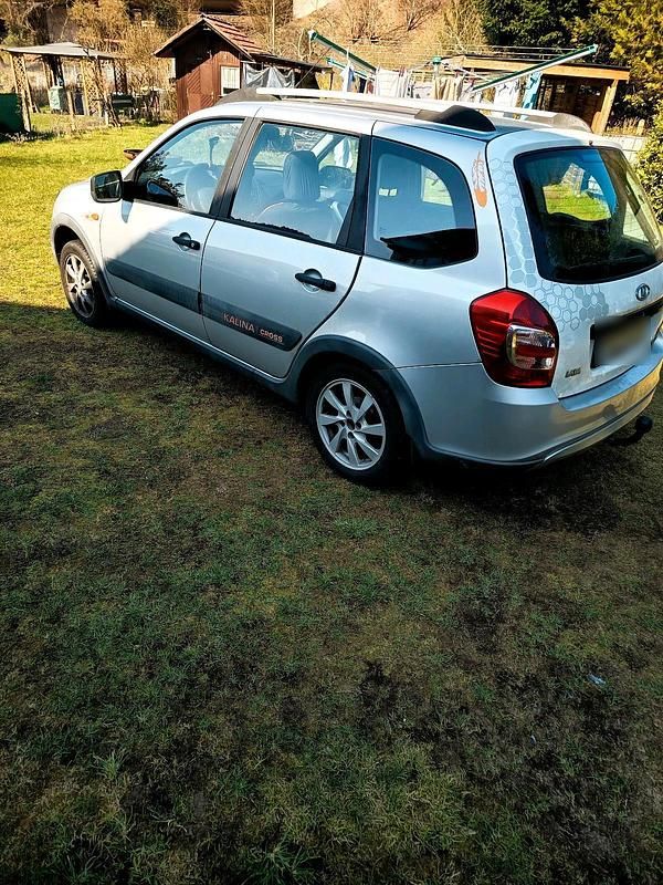 Gebraucht Lada Kalina 87 PS (63 kW) 2016 Silber Kleinwagen