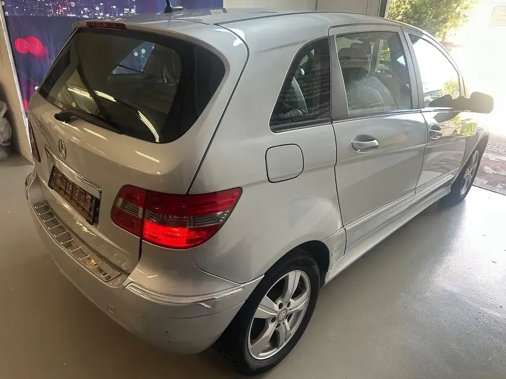 Gebraucht Mercedes B200 136 PS (100 kW) 2009 Silber Van / Kleinbus