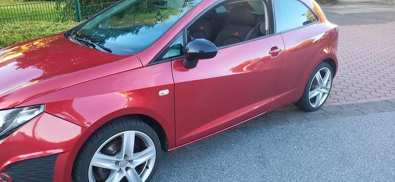 Rot Gebraucht 2009 Seat Ibiza Sport Limousine | 6.000 € (Fairer Preis) - Bild 1/4