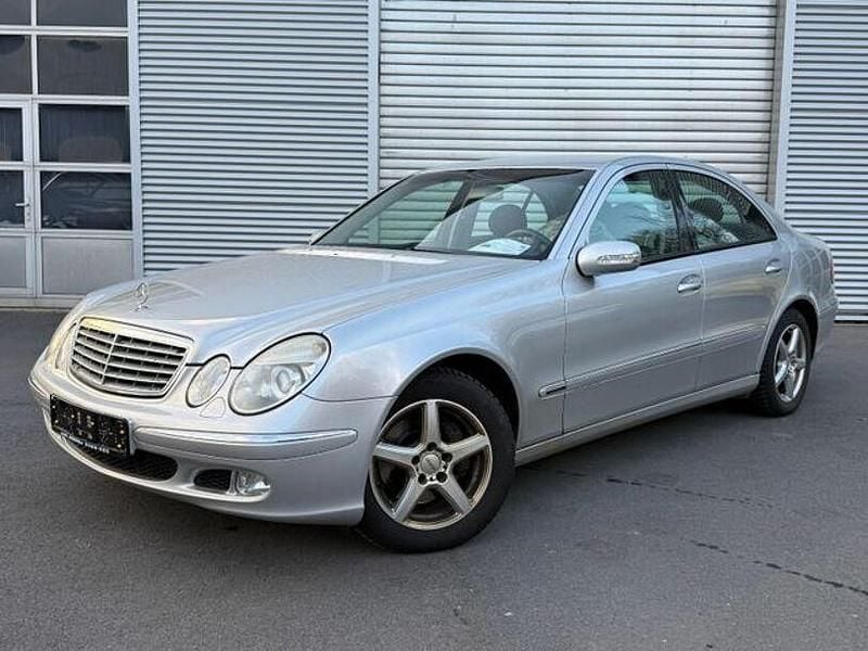 Gebraucht Mercedes E320 Avantgarde 204 PS (150 kW) 2003 Silber Limousine
