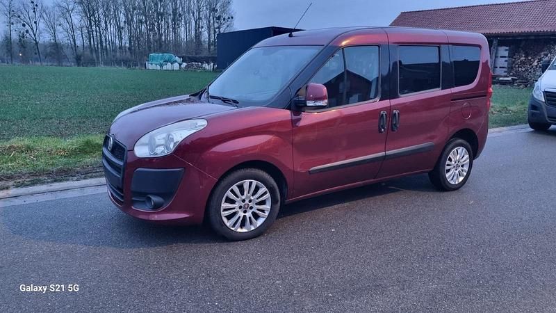 Gebraucht Fiat Doblò 104 PS (76 kW) 2012 Andere farben Van / Kleinbus