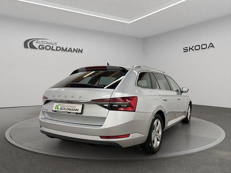 Gebraucht Skoda Superb Style 200 PS (147 kW) 2022 Brillantsilber metallic Kombi