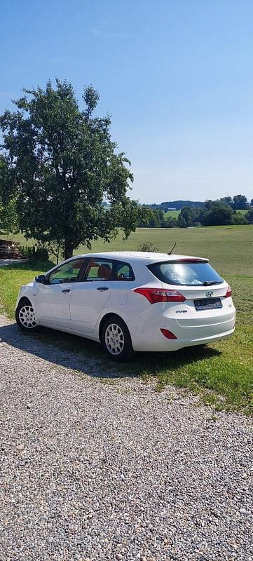Weiß Gebraucht 2014 Hyundai i30 Kombi | 6.500 € (Fairer Preis) - Bild 1/4