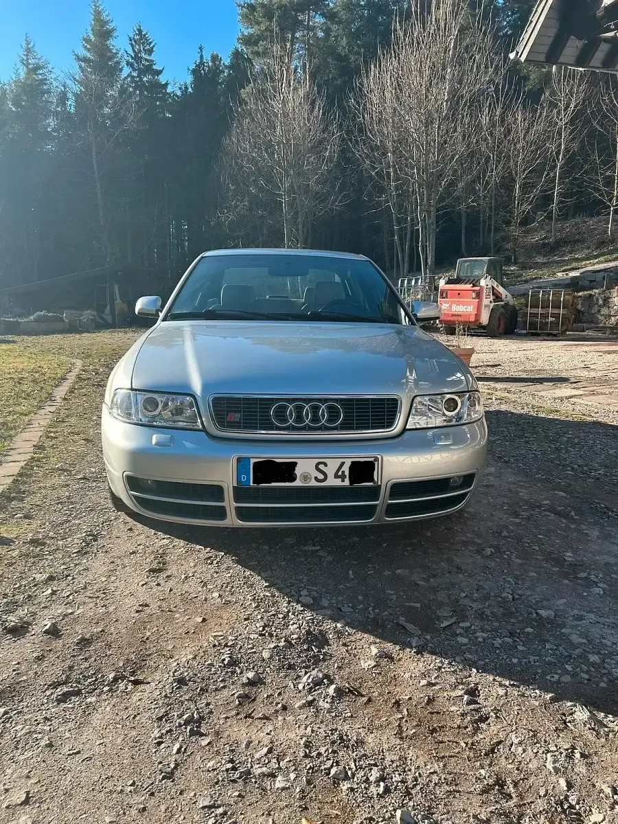 Używany Audi S4 265 KM (194 kW) 1999 Srebrny Sedan/Limuzyna