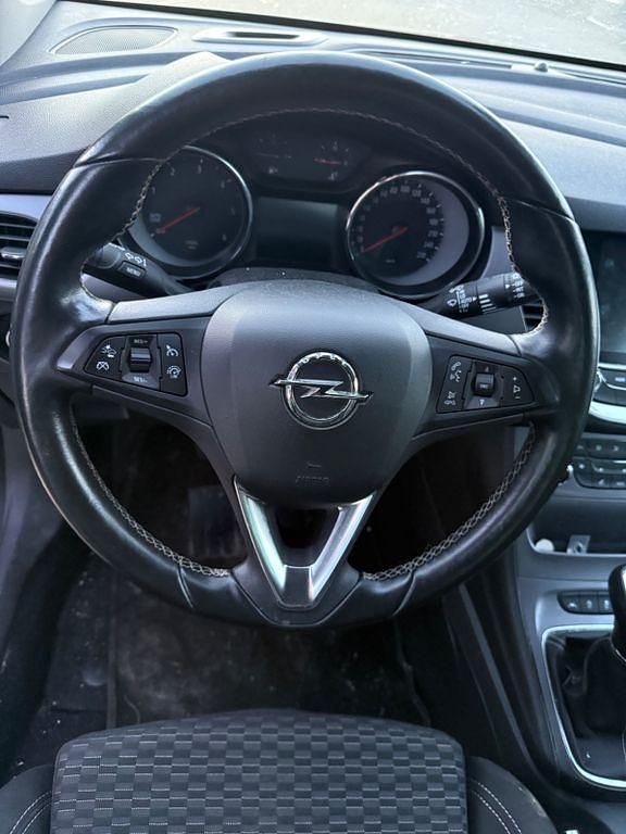 Gebraucht Opel Astra 101 PS (74 kW) 2016 Silber Limousine