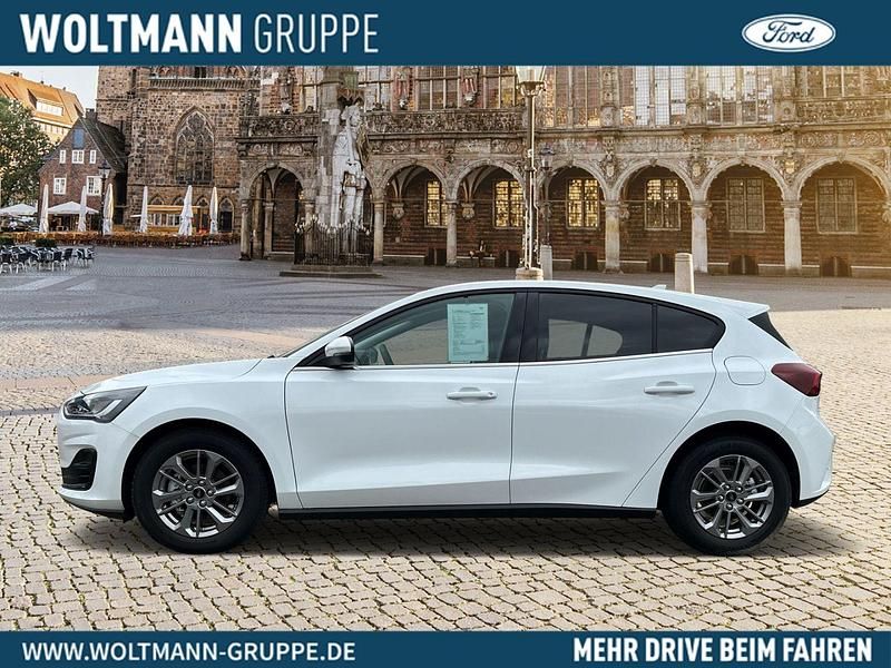 Gebraucht Ford Focus Titanium 125 PS (91 kW) 2022 Frostweiß Limousine