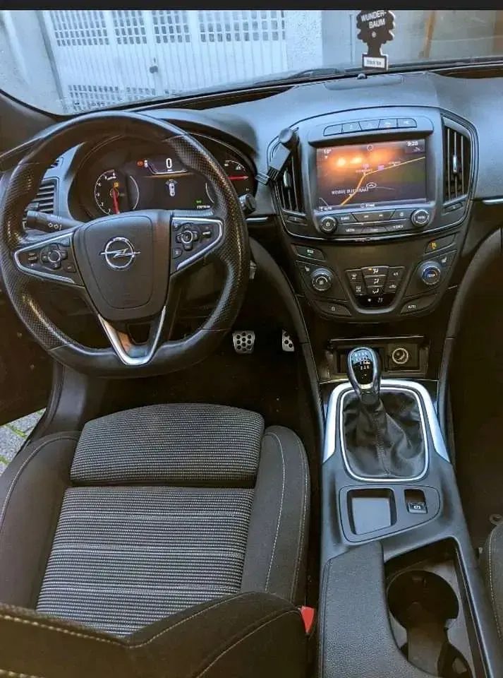 Gebraucht Opel Insignia 155 PS (114 kW) 2015 Schwarz Kombi